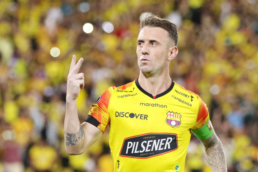 Goles argentinos devuelven a Barcelona la posibilidad de ganar la primera fase del fútbol en Ecuador