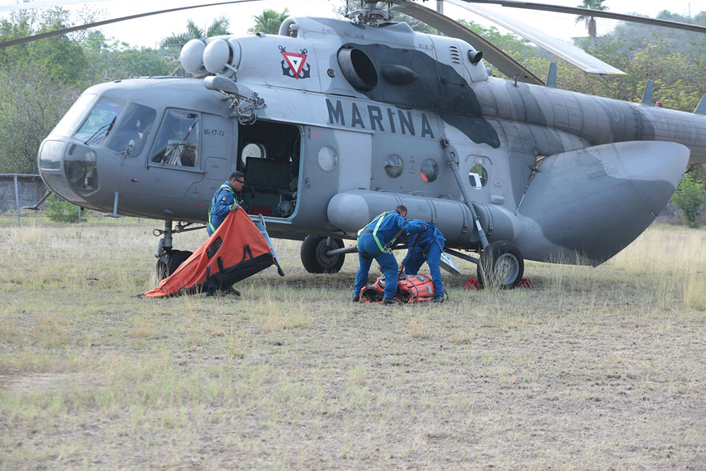 Inicia helicóptero de SEMAR combate a incendio en Cañón del Novillo