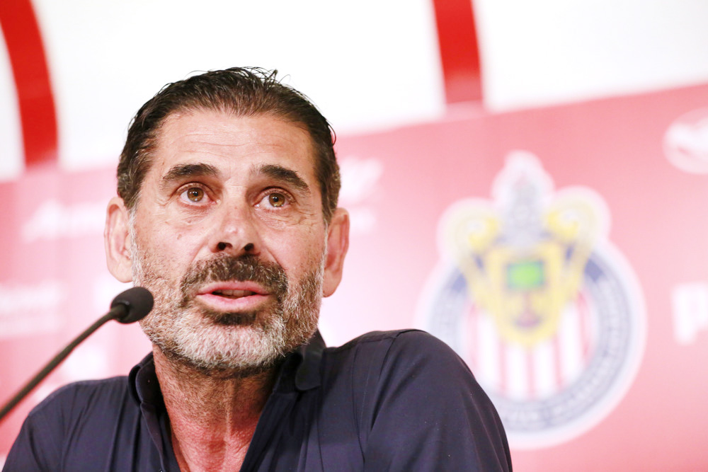 El español Fernando Hierro deja la dirección deportiva del Guadalajara