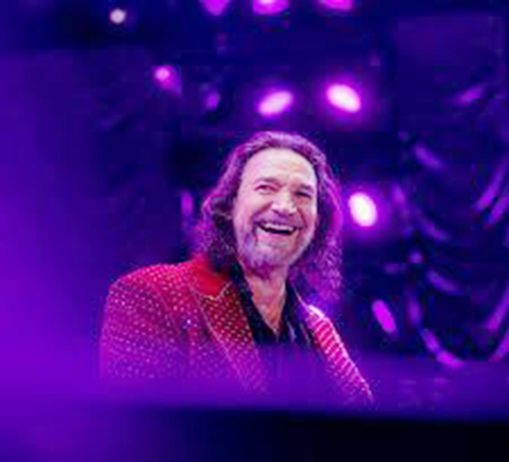 Marco Antonio Solís da divertidas clases de francés