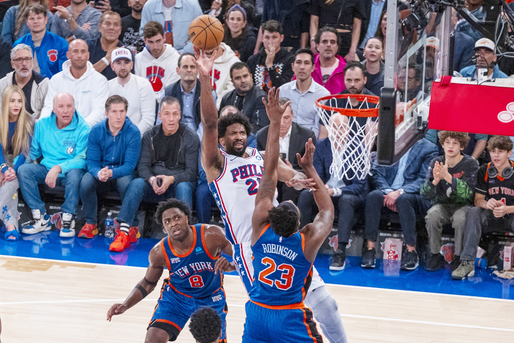 Embiid y Antetokounmpo, dos MVP de la NBA eliminados a las primeras de cambio