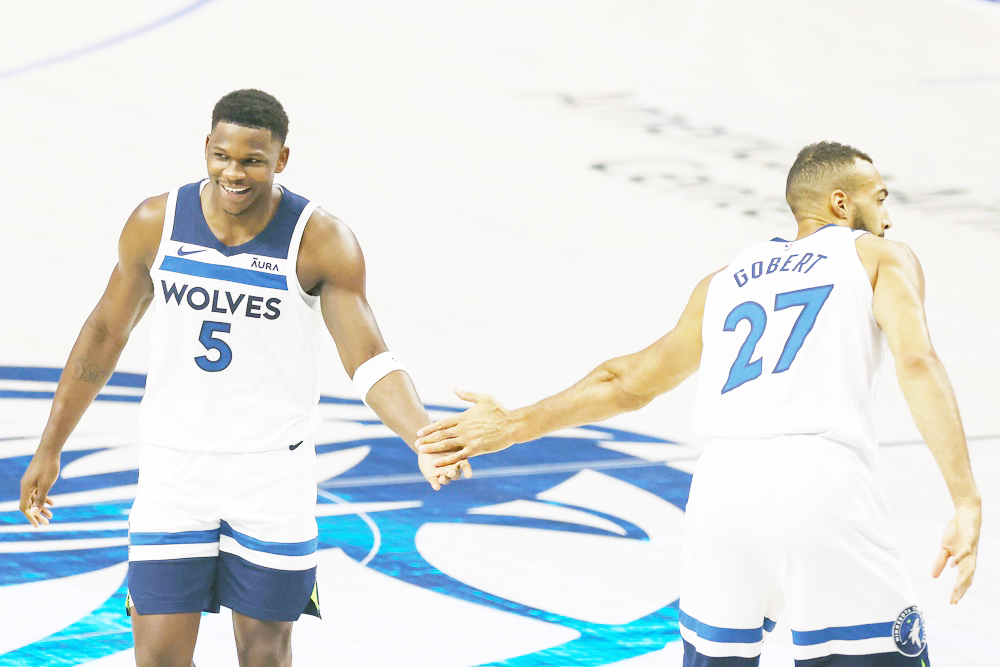 102-105. Los Wolves se dan una vida extra