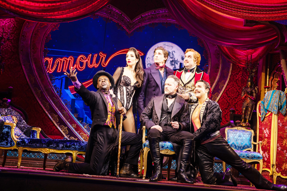 El musical ‘Moulin Rouge!’ de Nueva York ofrece un taller de guion gratis para hispanos
