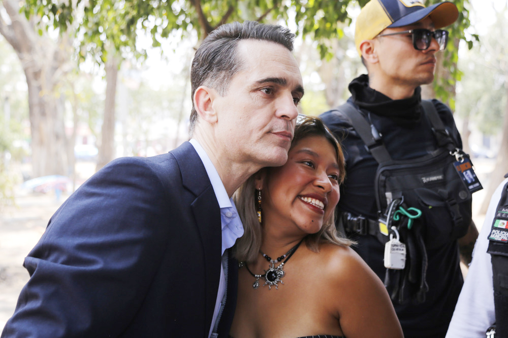 El español Pedro Alonso sorprende a la mexicana Puebla donde graba la serie ‘El Juicio’