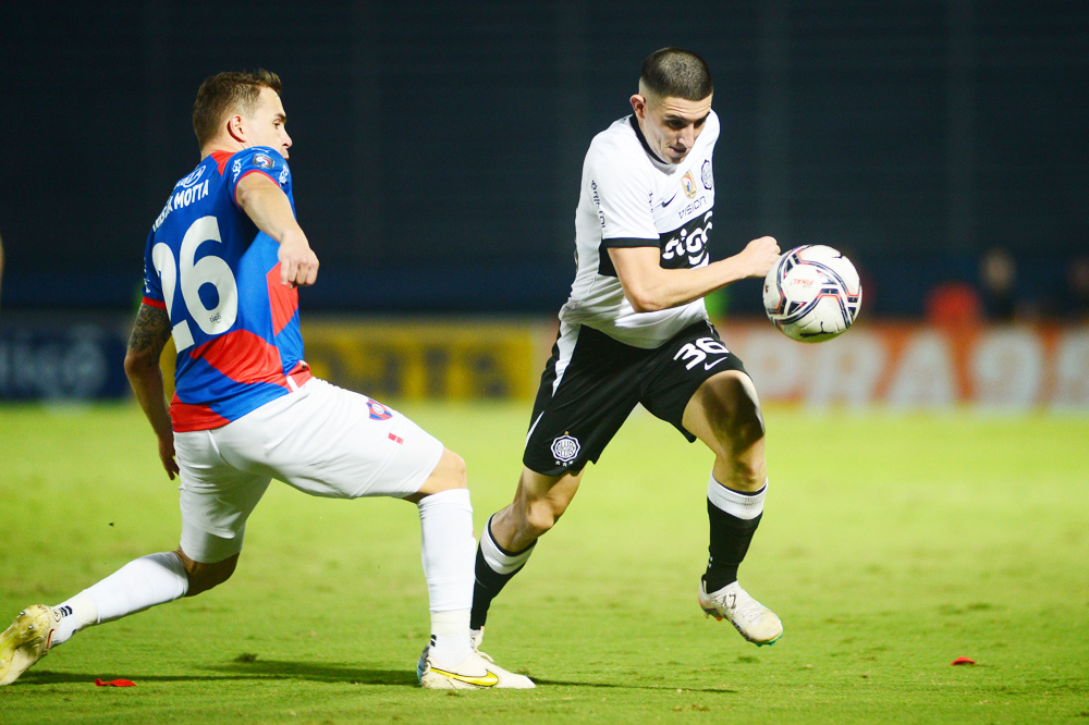 Cerro Porteño empata con Olimpia en el clásico del fútbol en Paraguay y escolta al líder, Libertad