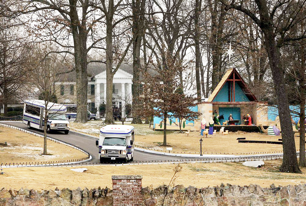 La nieta de Elvis Presley presenta una demanda para paralizar la subasta de 'Graceland'