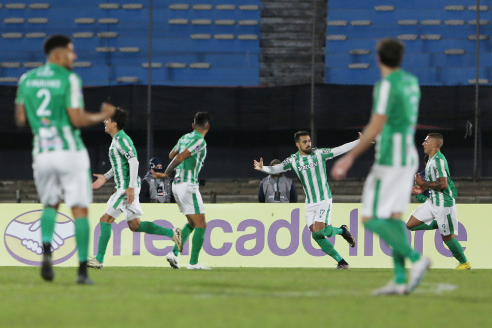 2-1. Racing vence a Nacional, sigue invicto y se acerca a los octavos de la Sudamericana