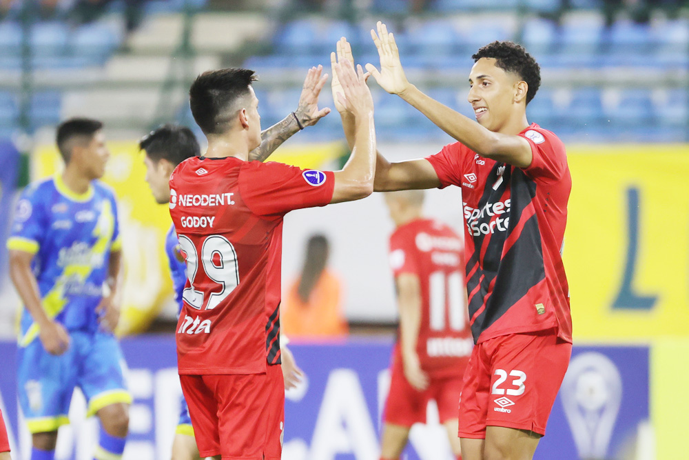 1-5. Paranaense golea a un Rayo Zuliano sin esperanzas
