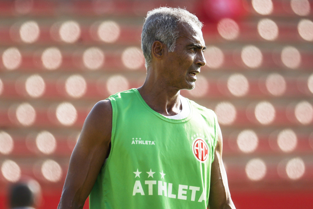 Romário: “Hoy haría más de 2.000 goles porque los jugadores son muy burros”