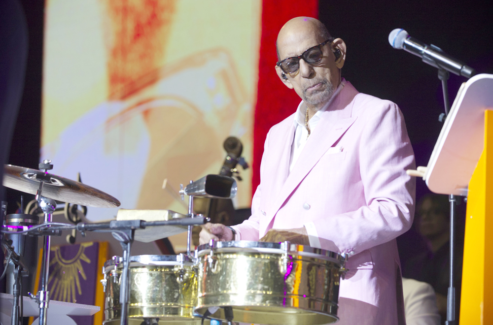 El salsero Willie Rosario celebra sus 100 años “feliz” de seguir en la música