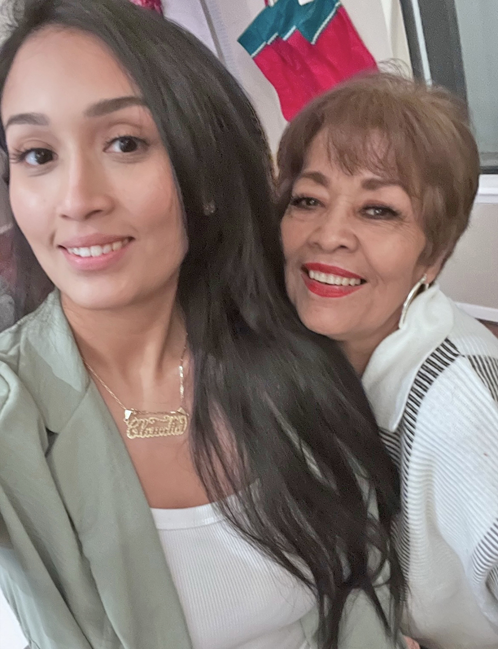 Programa de educación para adultos de Región Uno guía al dúo madre-hija hacia la certificación CNA