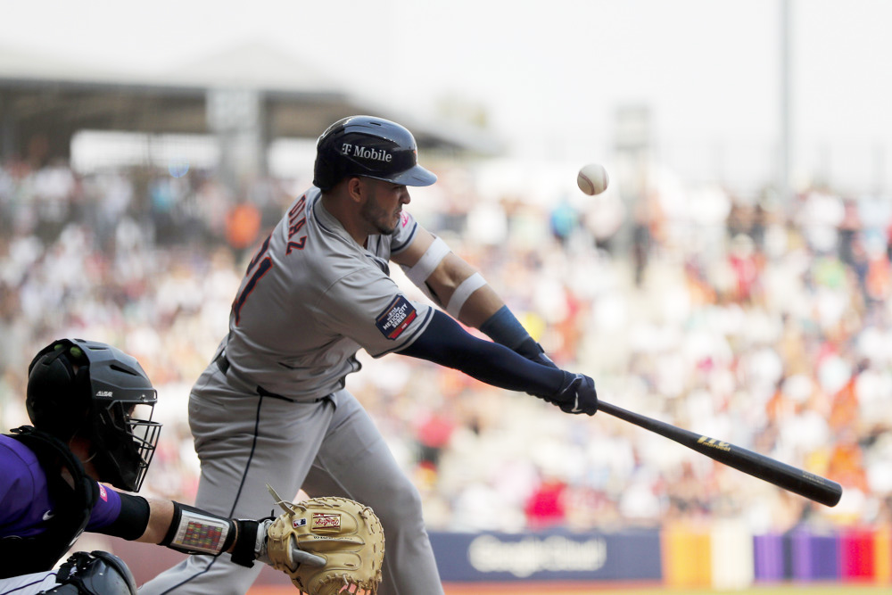 Yainer Díaz y Edward Olivares lideran el ataque de los bates latinos en la MLB