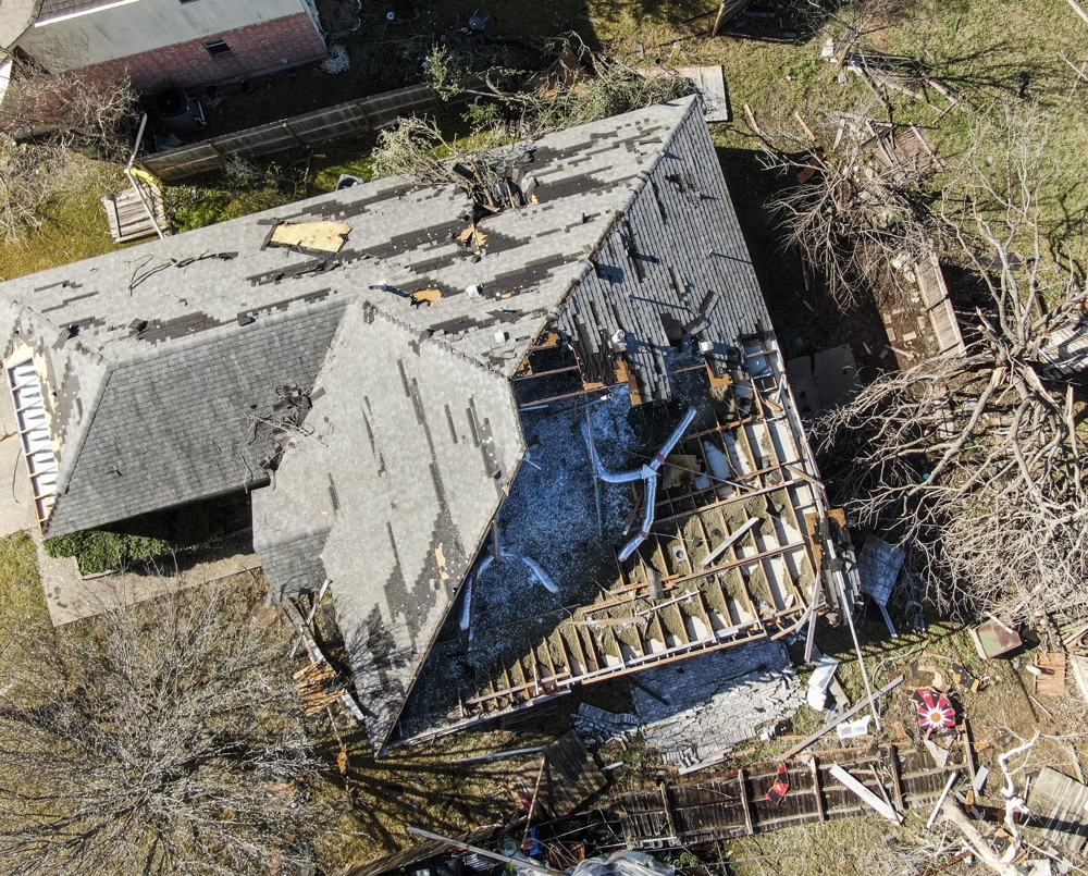 Aumentan a 15 los muertos, incluidos 4 niños, por tormentas en el centro de EE.UU.