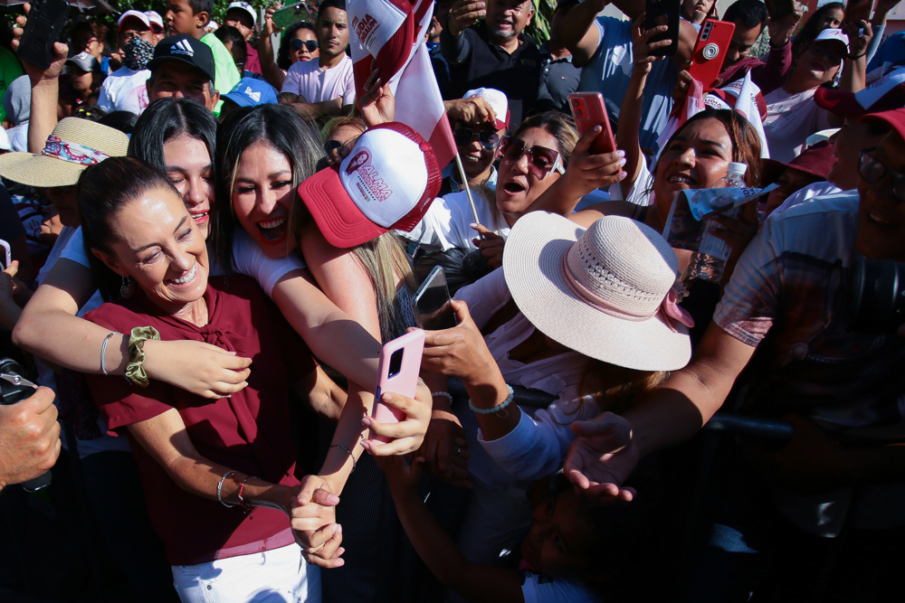 Sheinbaum defiende programas sociales frene a cuestionamientos de expresidentes mexicanos