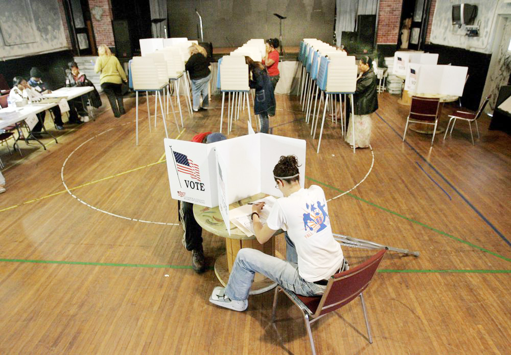 Partido Demócrata de EEUU invierte en tecnología para llegar a votantes jóvenes e hispanos