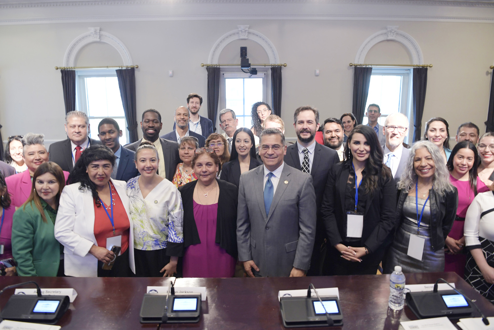 La Administración Biden pide a medios hispanos comunicar su trabajo por encima del “ruido”