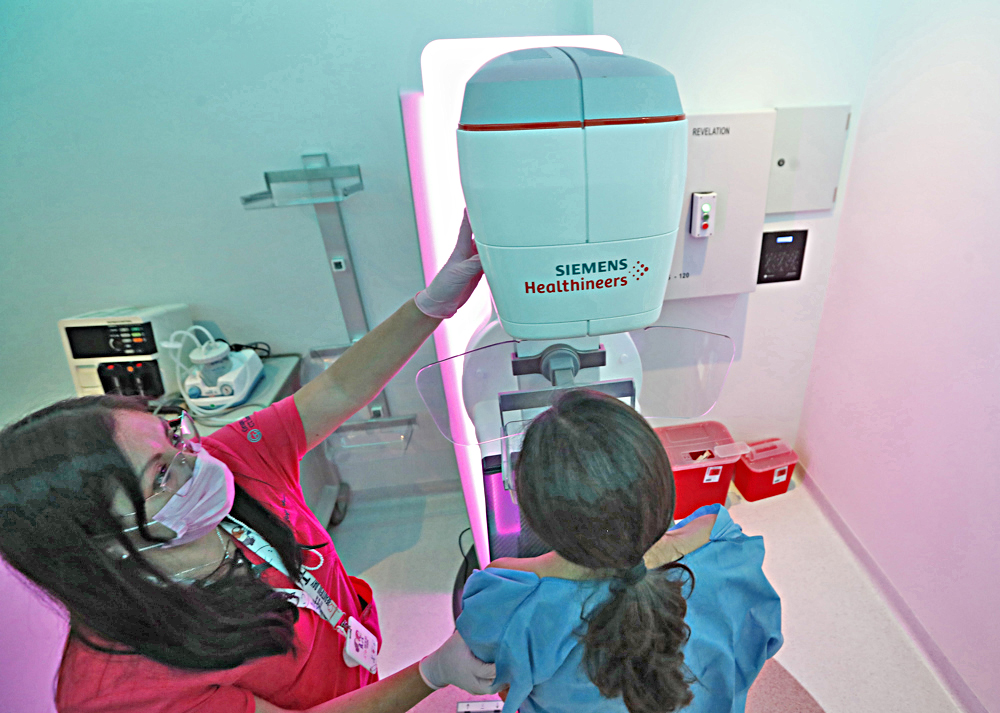 Nueva guía recomienda a las mujeres comenzar con las mamografías a partir de los 40 años