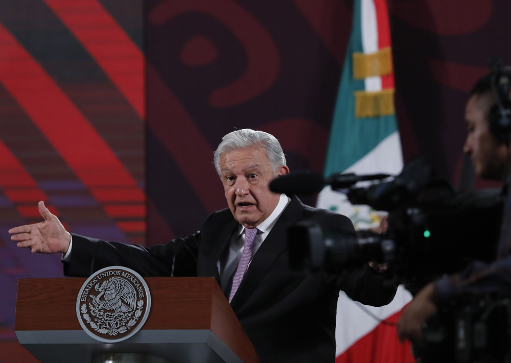 López Obrador promete continuidad del caso Ayotzinapa en el gobierno de Sheinbaum