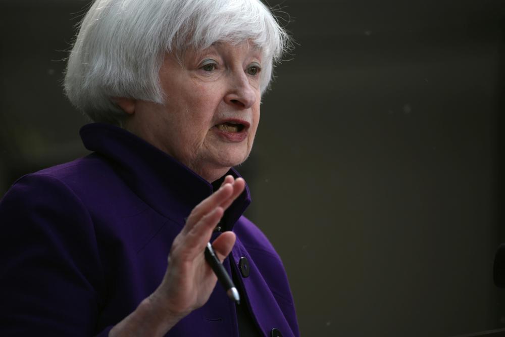 Yellen dice que EEUU crecerá con inversión público-privada y teme impacto modelo de China