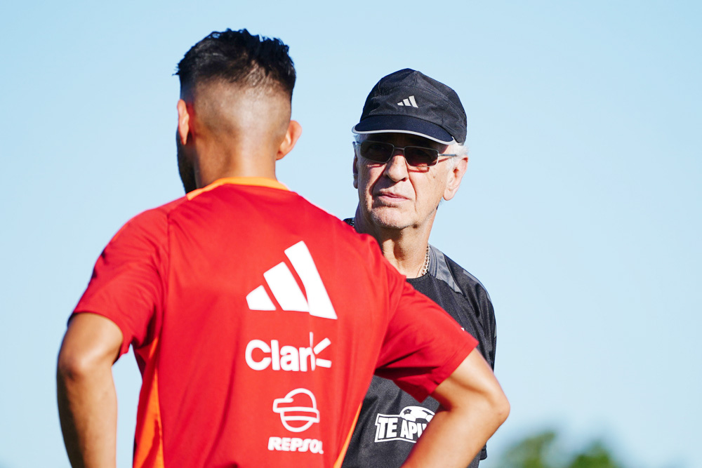 A un día del choque con Argentina, Advíncula hace trabajo diferenciado y se aleja del once