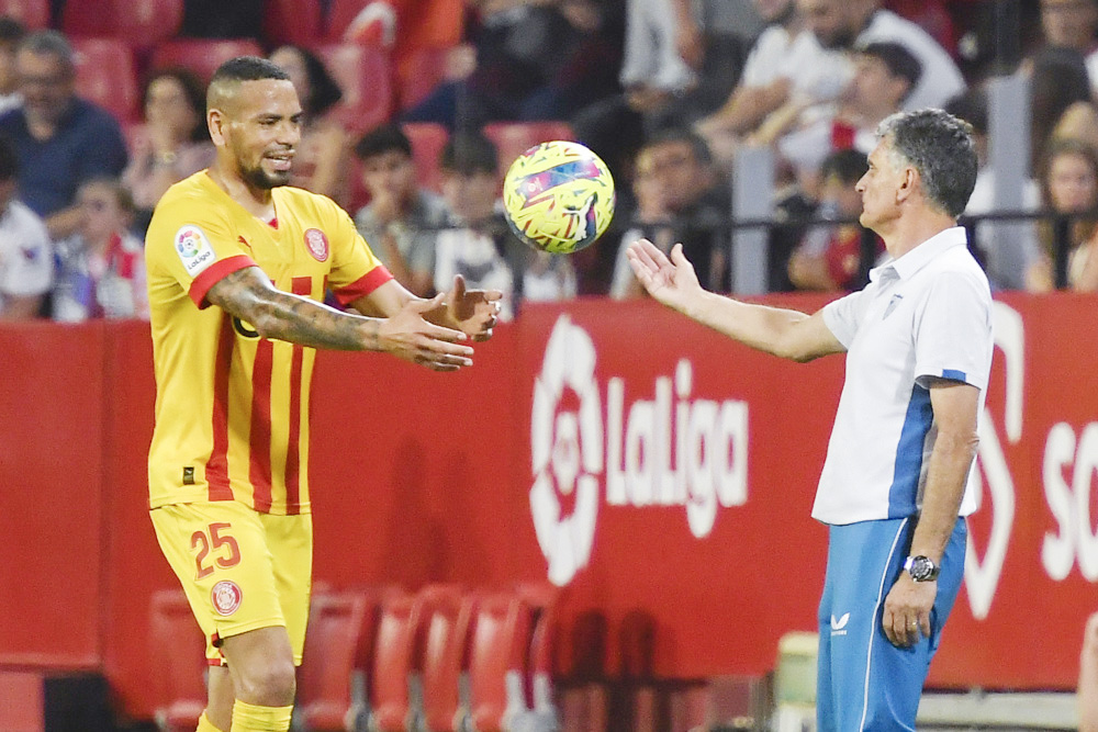 El defensa peruano Alexander Callens, traspasado al AEK Atenas