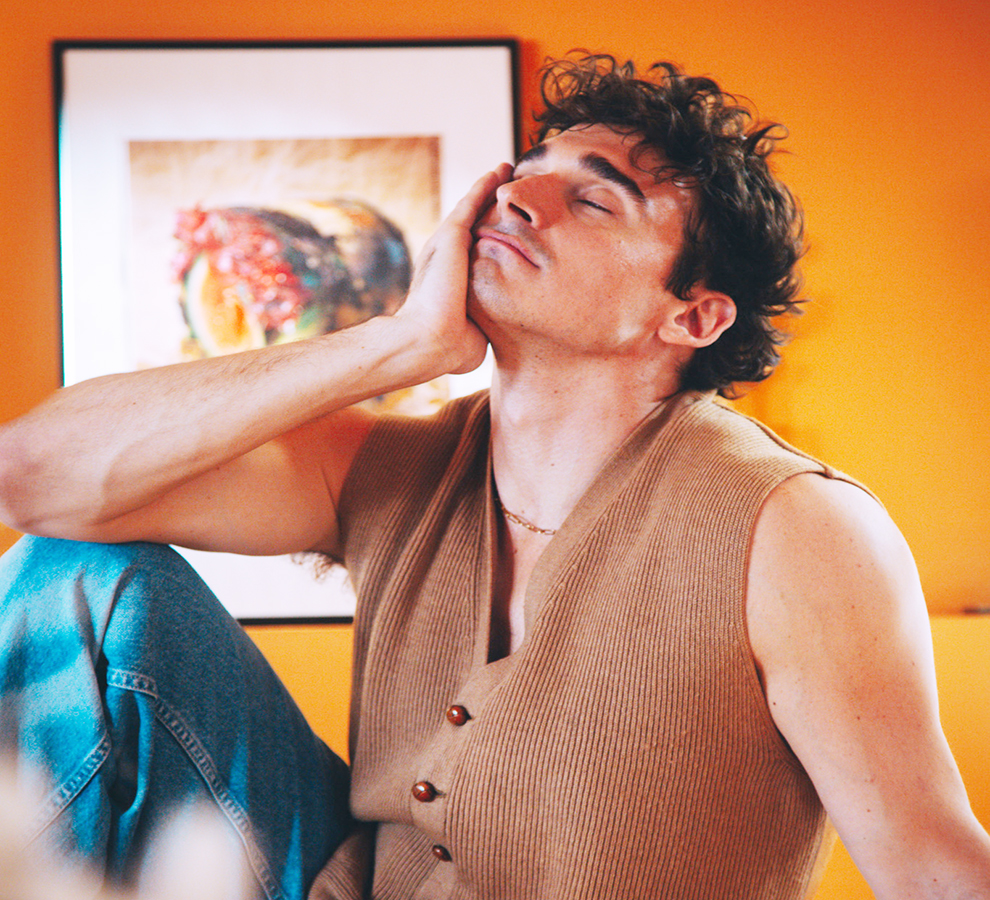 El Cantante, Compositor y Productor BORJA Lanza EP Visual “rimas del verbo amar (live desde barcelona)” con Banda en Vivo