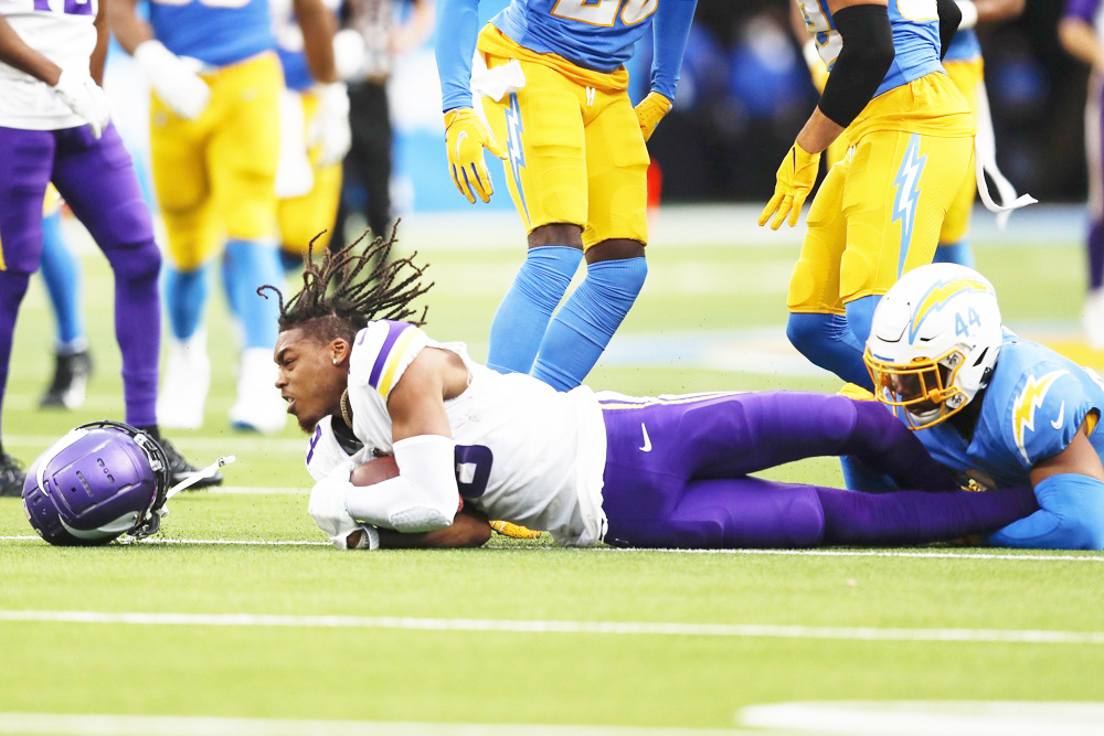 Burrow y Jefferson, estrellas de la NFL, desfilan en cierre de Semana de la Moda
