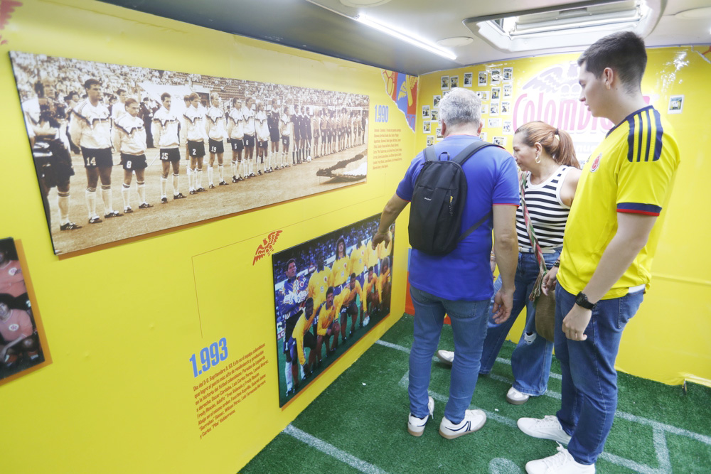 Los aficionados colombianos se reúnen en Cali para apoyar a su selección