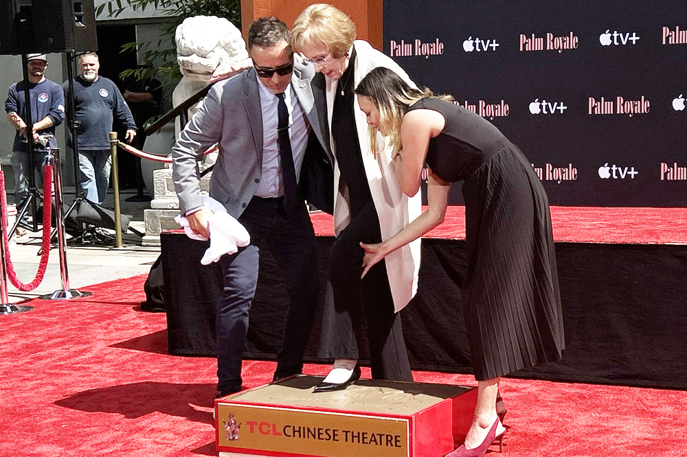 Carol Burnett inmortaliza sus huellas en el Paseo de la Fama de Hollywood