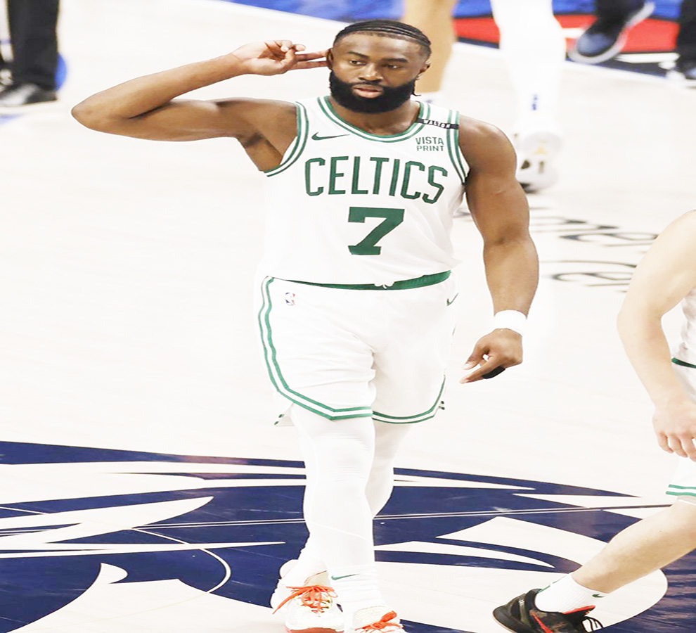 Joe Mazzulla: “Jaylen Brown solo quiere mejorar, anhela mejorar”