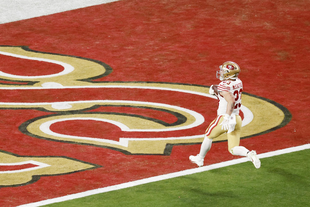 McCaffrey sigue como el corredor mejor pagado al firmar por 38 millones con 49ers