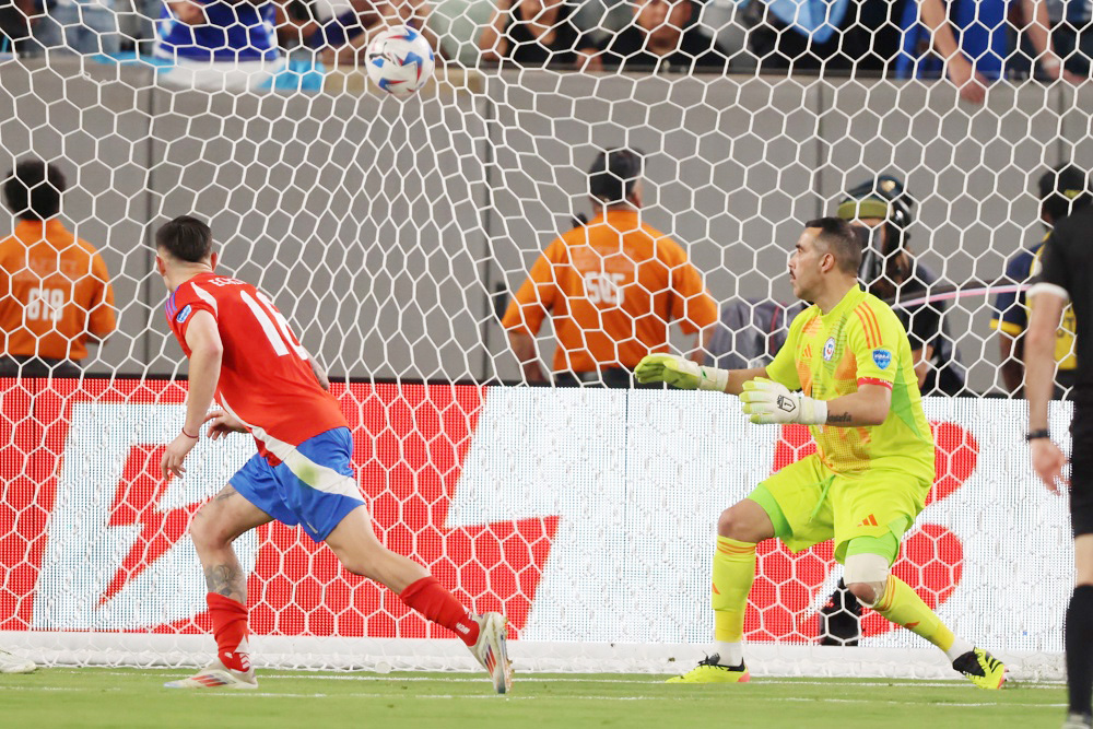 Claudio Bravo, el bastión de la ‘Generación Dorada’ que sigue brillando en la Copa América