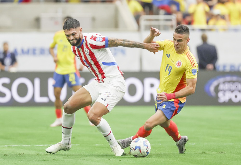 2-1. Colombia amplía su invicto con dos cabezazos y sendos centros de James