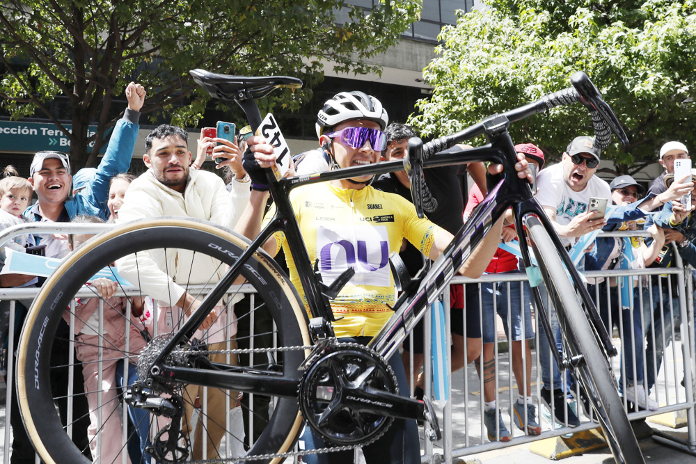 Cristian Rico gana en Apía y Contreras se consolida en el liderato de Vuelta a Colombia