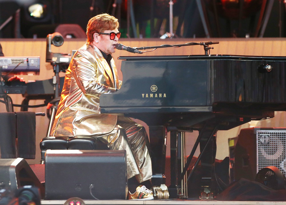 Elton John saca a subasta su armario en eBay para recaudar fondos contra el SIDA