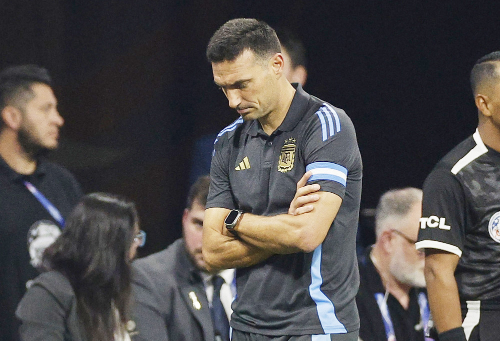 Scaloni prueba últimos retoques en el equipo en su último entrenamiento en Nueva Jersey