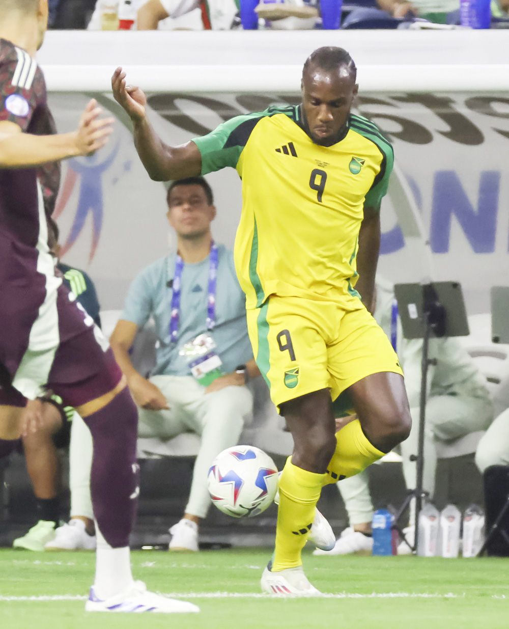 Antonio, el ‘jugador de fútbol americano’ que prefirió marcar goles y amenaza a la Tri
