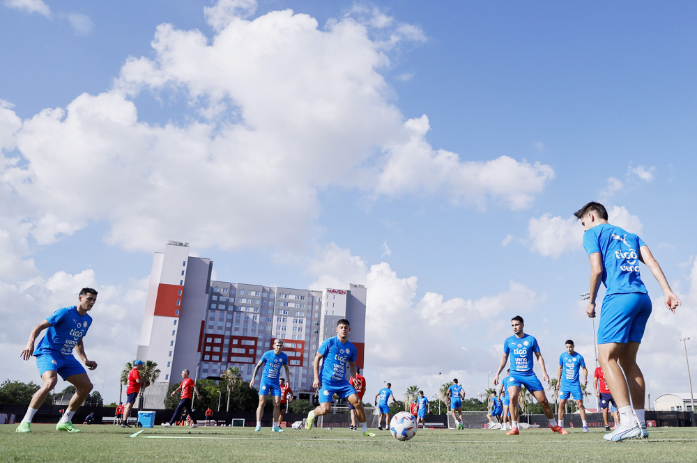 Paraguay ajusta detalles de cara al debut ante Colombia