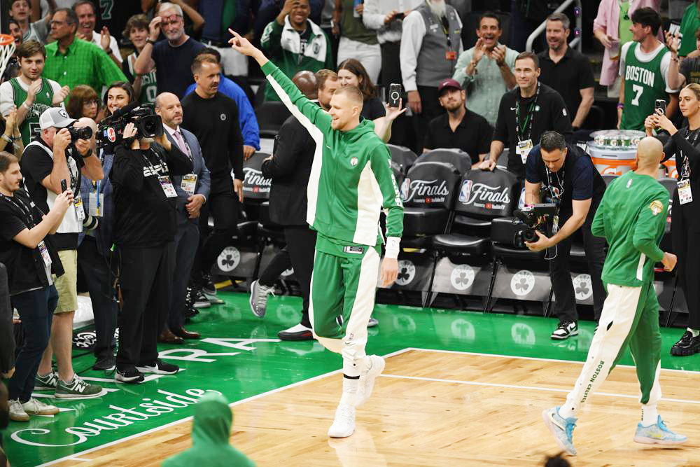 El Betis felicita a Porzingis, ‘un bético campeón de la NBA’