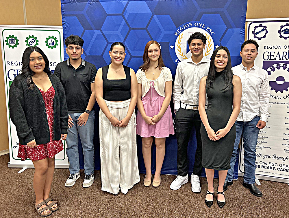 Otorgan Beca Dra. Tina Atkins a graduados de GEAR UP promoción 2024 