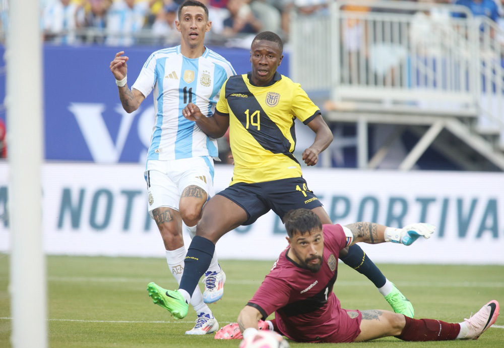 Antonio Valencia cuestiona que el “extranjero” Galíndez sea el capitán de la selección de fútbol de Ecuador