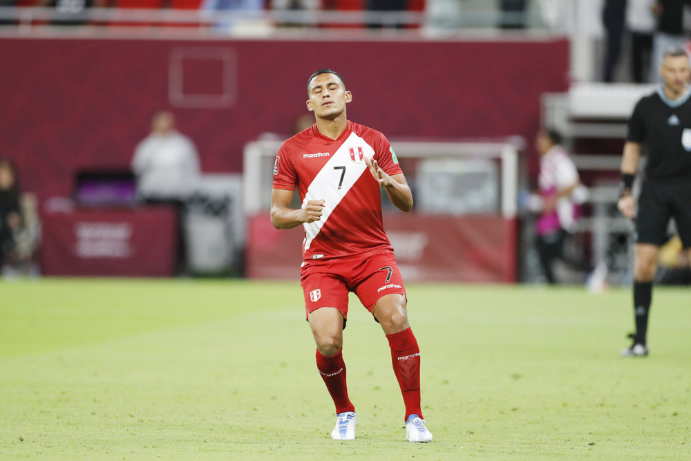 Alex Valera es desconvocado de la selección de fútbol de Perú por temas personales