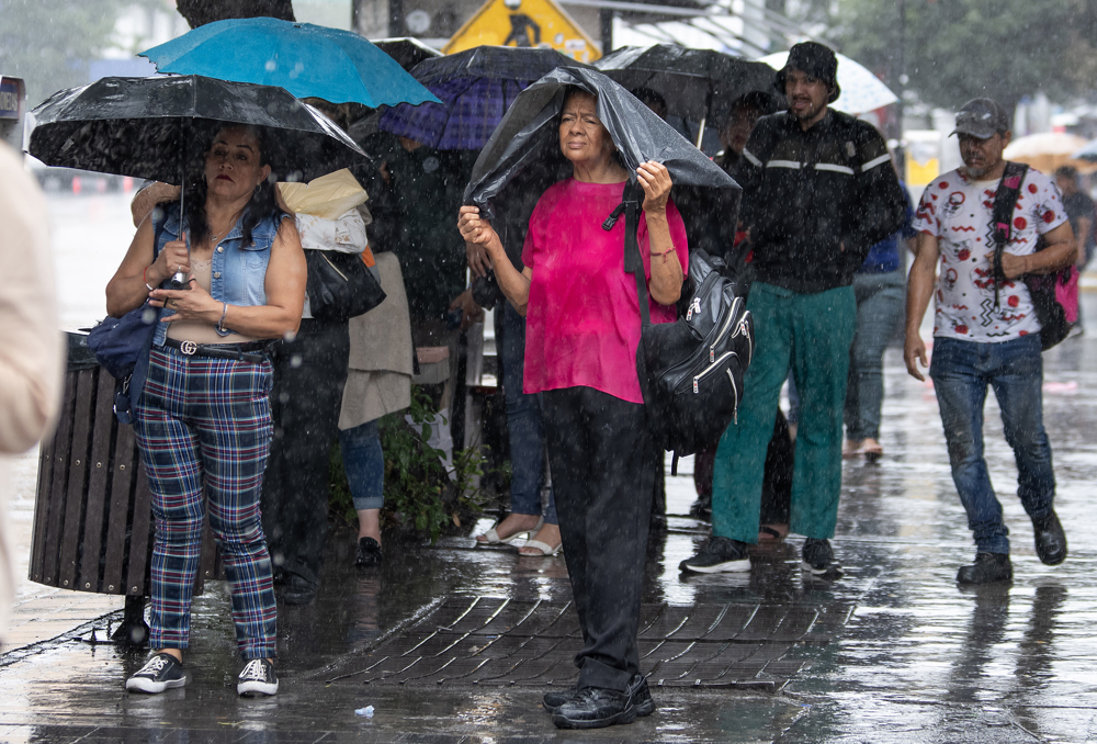 México prevé temporal de lluvias y la formación de un posible ciclón