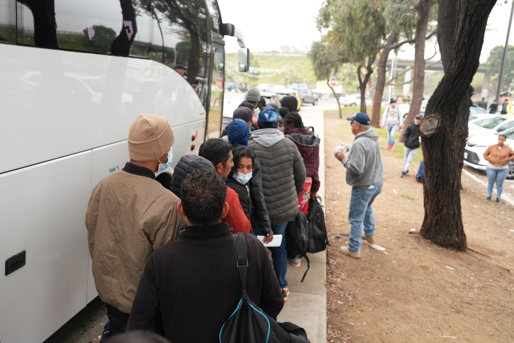 Buscan tumbar en corte la orden que restringe las solicitudes de asilo en frontera de EEUU