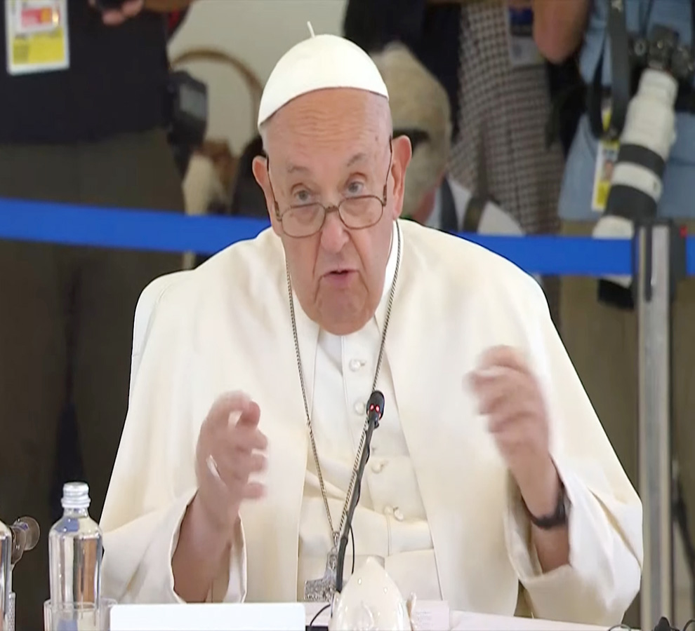 El papa Francisco urge a líderes del G7 a abordar la inteligencia artificial con ética