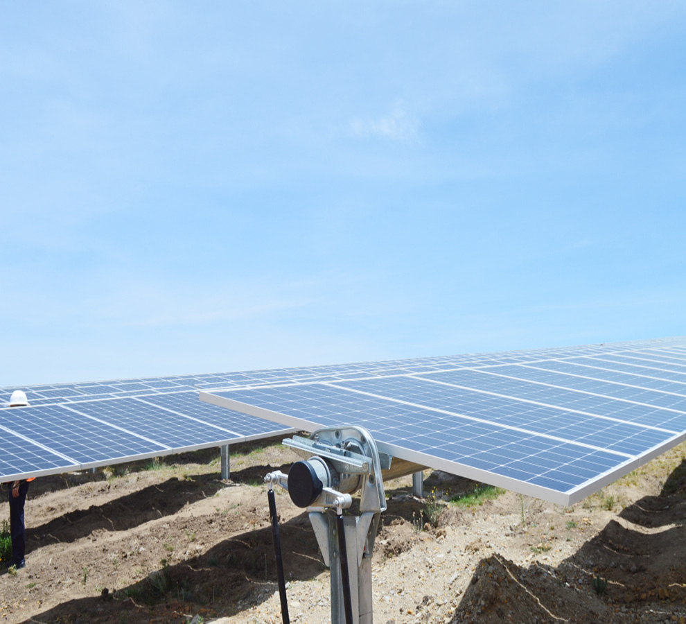 Energía solar transforma la industria farmacéutica con reducción del 40% en costos