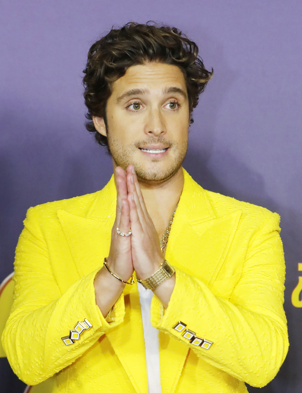 Banco Sabadell lanza su banca personal en México con el actor Diego Boneta como ícono