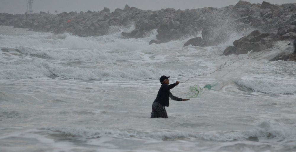 El centro de la tormenta ‘Chris’ toca tierra en costas de Veracruz, sur de México