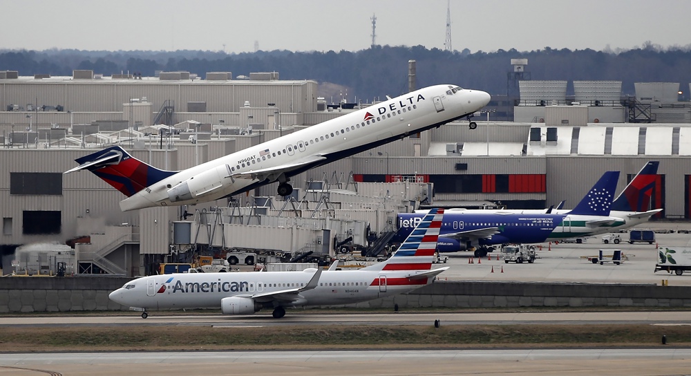 Delta y American Airlines reanudan vuelos tras fallo de Microsoft