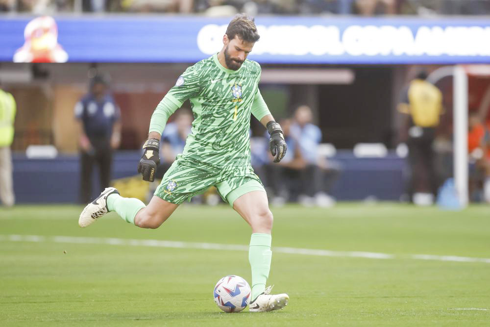 Alisson: “Vinícius alcanzará con Brasil el nivel del Real Madrid”